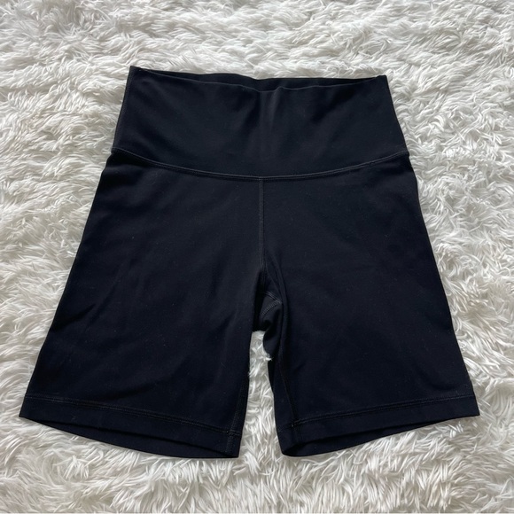 Aritzia TNA TnAction High Rise Biker Shorts - Picture 1 of 5